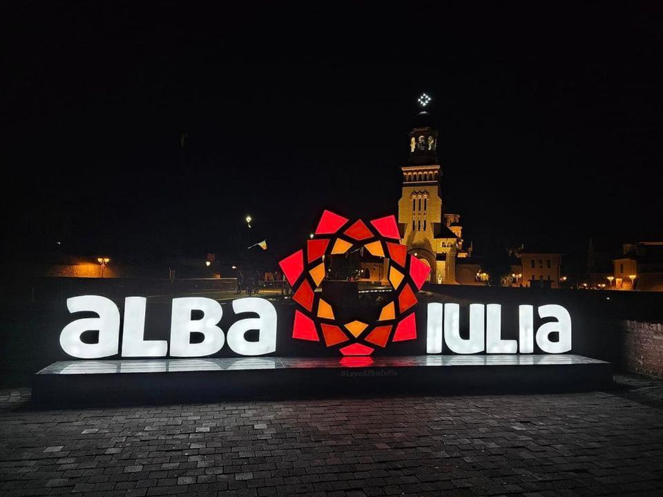 Studio Panoramic With Balcony And Parcul Unirii View Alba Iulia Buitenkant foto